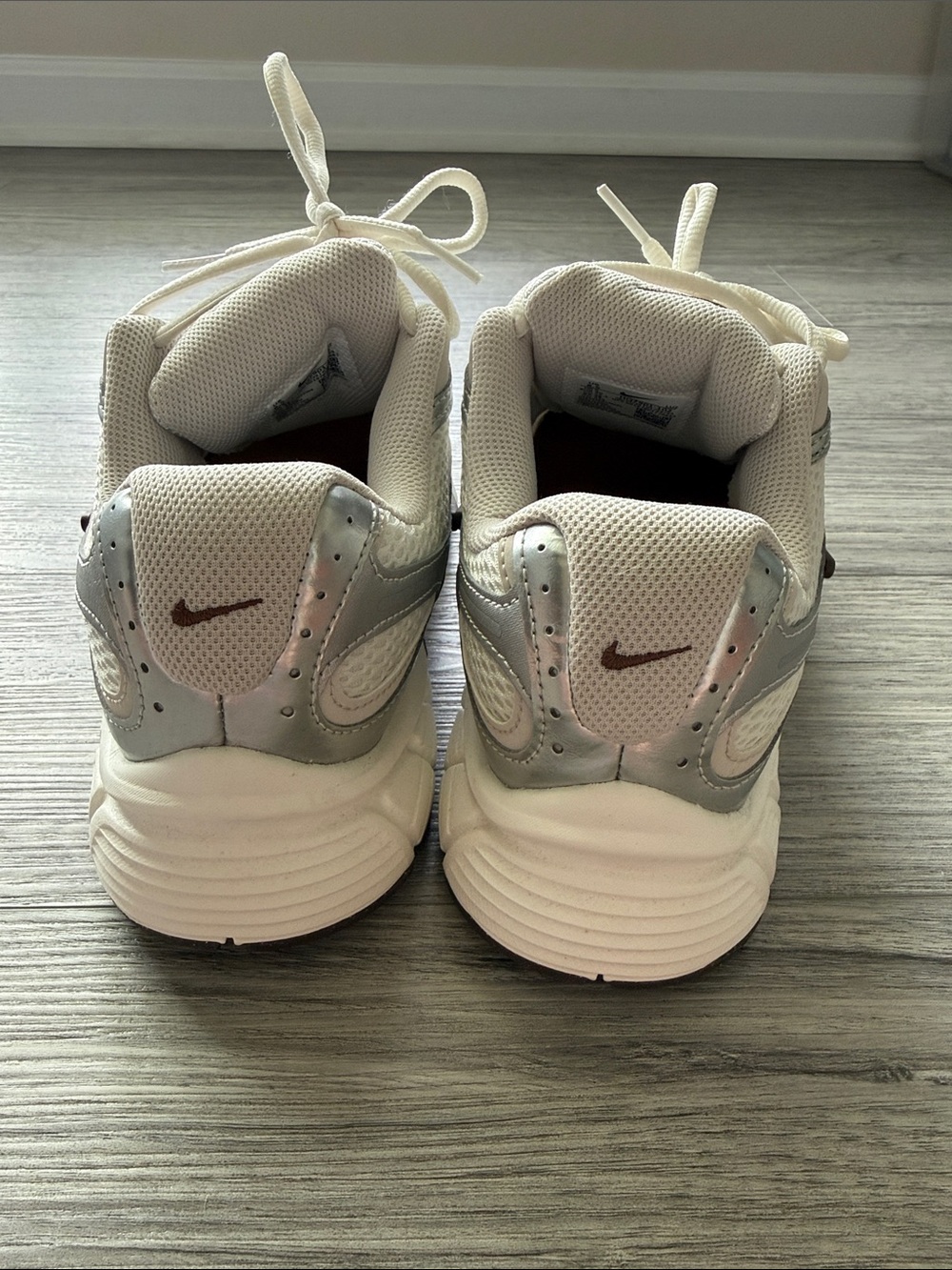 Nike V5 RNR Sneakers White and Brown Size 8.5 - Picture 5 of 6